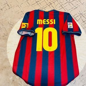 COPY - Barcelona jersey Size XL … please read the descriptions